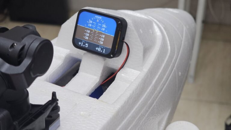 WingLabs horizontal attitude indicator with landscape display in the cockpit