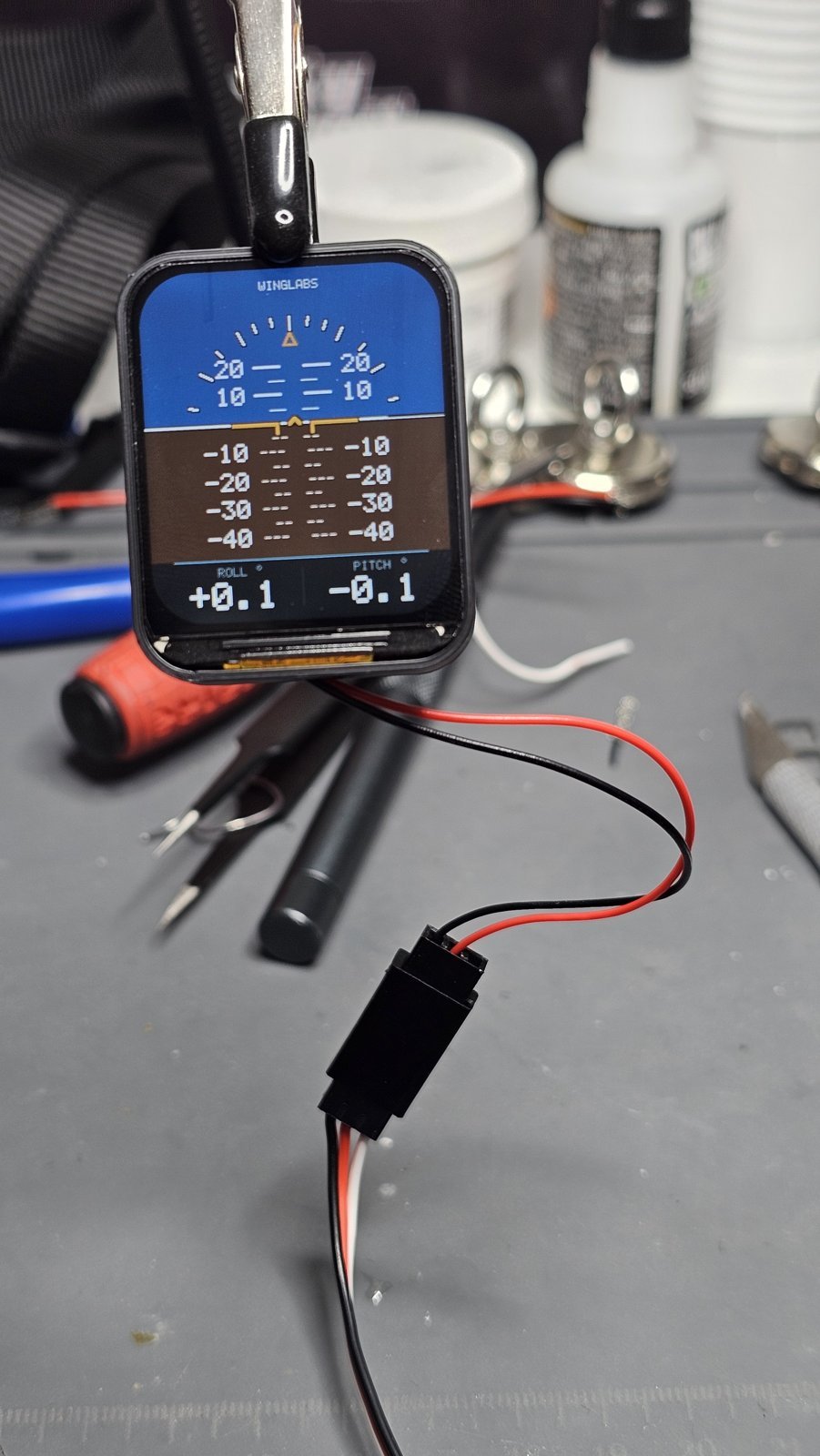 Attitude indicator with its standard servo lead